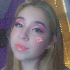 Meet your Posher, Adriana